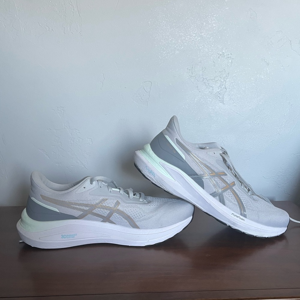 ASICS Women's Light Gray Athletic Shoes